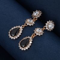 1 Paire Glamour Xuping Brillant Les Gouttelettes D'eau Fleur Placage Incruster Alliage Alliage De Cuivre Pierres Précieuses Artificielles Plaqué Or 18k Boucles D'oreilles main image 1