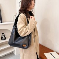 Women's Pu Leather Solid Color Vintage Style Classic Style Sewing Thread Square Magnetic Buckle Tote Bag main image 2