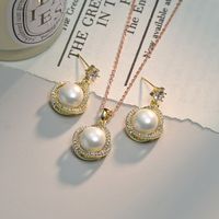 Luxurious Simple Style Round Brass Plating Inlay Pearl Zircon 18k Gold Plated Earrings Necklace main image 1
