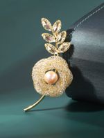 Simple Style Flower Copper Women's Brooches main image 5