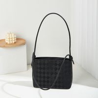 Women's Small Pu Leather Solid Color Streetwear Square Zipper Shoulder Bag main image 3