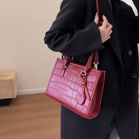 Frau Mittel Pu-leder Einfarbig Vintage-stil Quadrat Reißverschluss Handtasche main image 6