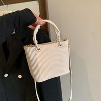 Women's Pu Leather Stripe Solid Color Classic Style Square Zipper Shoulder Bag Handbag sku image 4
