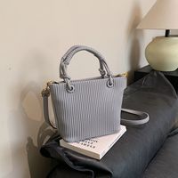 Women's Pu Leather Stripe Solid Color Classic Style Square Zipper Shoulder Bag Handbag main image 3