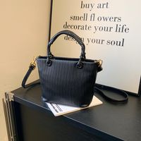 Women's Pu Leather Stripe Solid Color Classic Style Square Zipper Shoulder Bag Handbag main image 8