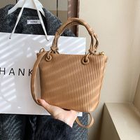 Women's Pu Leather Stripe Solid Color Classic Style Square Zipper Shoulder Bag Handbag main image 4