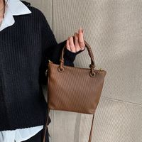 Women's Pu Leather Stripe Solid Color Classic Style Square Zipper Shoulder Bag Handbag sku image 2
