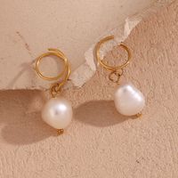 1 Paire Style Vintage Style Simple Style Classique Couleur Unie Placage Acier Inoxydable Perle D'eau Douce Plaqué Or 18k Boucles D'oreilles main image 6