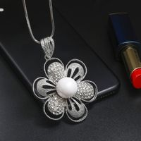 Sweet Simple Style Flower Imitation Pearl Alloy Copper Artificial Rhinestones Artificial Pearls Sweater Chain main image 4