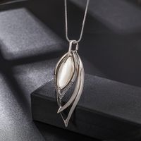 Simple Style Leaf Alloy Glass Copper Inlay Artificial Rhinestones Women's Pendant Necklace main image 1