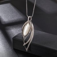 Simple Style Leaf Alloy Glass Copper Inlay Artificial Rhinestones Women's Pendant Necklace main image 6