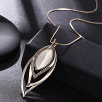 Simple Style Leaf Alloy Glass Copper Inlay Artificial Rhinestones Women's Pendant Necklace main image 3