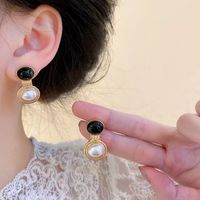 1 Pair Vintage Style Simple Style Round Plating Inlay Alloy Artificial Pearls Gold Plated Drop Earrings main image 6