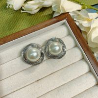 1 Pair Retro Round Imitation Pearl Inlay Pearl Women's Earrings main image 2