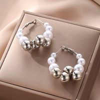1 Paar Mode Einfacher Stil Einfarbig Legierung Perle Frau Reif Ohrringe main image 3