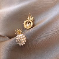 1 Pair Fashion Pineapple Alloy Inlay Artificial Pearls Gold Plated Women's Ear Studs main image 3