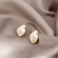 1 Paire Style Simple Géométrique Alliage Placage Perles Artificielles Femmes Boucles D'oreilles main image 4