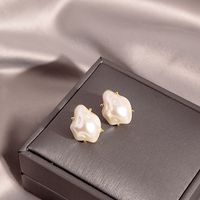1 Paire Style Simple Géométrique Alliage Placage Perles Artificielles Femmes Boucles D'oreilles main image 1