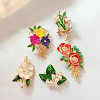 Fashion Flower Alloy Plating Artificial Pearls Women's Brooches main image 1