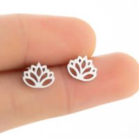 1 Pair Simple Style Heart Shape Flower Titanium Steel Ear Studs main image 4