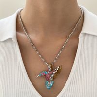 1 Pieza Estilo Nórdico Pájaro Aleación Embutido Diamante Artificial Chapado En Oro De 14 Quilates. Mujeres Collar Colgante main image 1