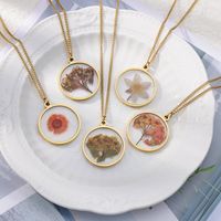 1 Piece Retro Round Flower Stainless Steel Inlaid Resin Pendant Necklace main image 4