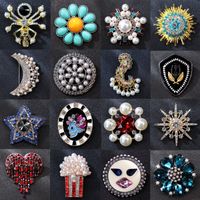 Retro Letter Moon Flower Alloy Inlay Artificial Gemstones Women's Brooches main image 1