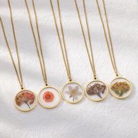1 Piece Retro Round Flower Stainless Steel Inlaid Resin Pendant Necklace main image 1