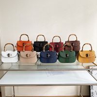 Women's Medium All Seasons Pu Leather Solid Color Fashion Shell Lock Clasp Handbag main image 1