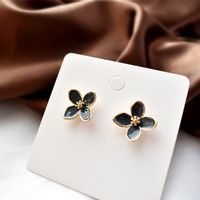 1 Pair Elegant Flower Alloy Gold Plated Women's Ear Studs main image 1