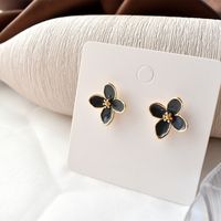 1 Pair Elegant Flower Alloy Gold Plated Women's Ear Studs main image 3