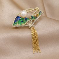Retro Sector Flower Alloy Inlay Rhinestones Pearl Women's Brooches main image 2