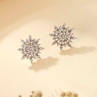 1 Pair Fashion Snowflake Alloy Inlay Rhinestones Women's Ear Studs main image 3