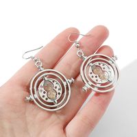 1 Pair Fashion Hourglass Metal Patchwork Women's Chandelier Earrings main image 5