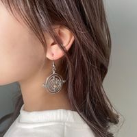 1 Pair Fashion Hourglass Metal Patchwork Women's Chandelier Earrings main image 4