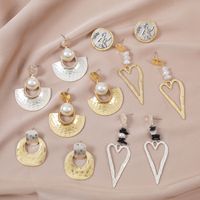 1 Pair Retro Human Round Sector Imitation Pearl Alloy Metal Women's Drop Earrings main image 1