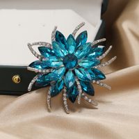 Retro Flor Aleación Embutido Piedras Preciosas Artificiales Diamantes De Imitación Mujeres Broches sku image 5