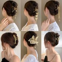 Style Simple Ours Forme De Cœur Arête De Poisson Perle D'imitation Flocage Métal Croix Croisée Strass Griffes De Cheveux 1 Pièce main image 4