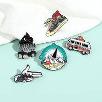 Cartoon Style Gesture Moon Shoe Alloy Plating Unisex Brooches main image 3
