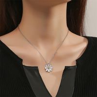 1 Piece Fashion Daisy Alloy Enamel Women's Pendant Necklace main image 3