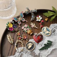 Retro Flower Bow Knot Alloy Enamel Inlay Artificial Gemstones Women's Brooches main image 1