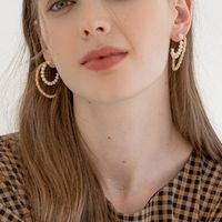 1 Paar Mode Einfarbig Künstliche Perle Kupfer Überzug Ohrringe main image 5