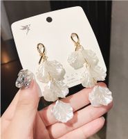 1 Pair Simple Style Flower Alloy Shell Patchwork Women's Drop Earrings main image 1