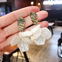 1 Pair Simple Style Flower Alloy Shell Patchwork Women's Drop Earrings main image 2