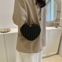 Women's Small Straw Solid Color Fashion Weave Heart-shaped Zipper Crossbody Bag main image 3