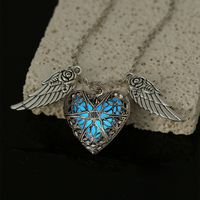 Classic Style Heart Shape Wings Copper Luminous Plating Inlay Resin Silver Plated Pendant Necklace main image 1