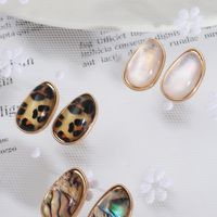 1 Pair Simple Style Oval Leopard Alloy Plating Inlay Shell Women's Ear Studs main image 4
