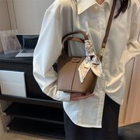Women's All Seasons Pu Leather Solid Color Classic Style Cylindrical Zipper Bucket Bag main image 6