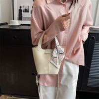 Women's All Seasons Pu Leather Solid Color Classic Style Cylindrical Zipper Bucket Bag main image 7