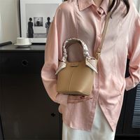 Women's All Seasons Pu Leather Solid Color Classic Style Cylindrical Zipper Bucket Bag main image 1